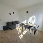 Modern Appartement Aan Zee En Station