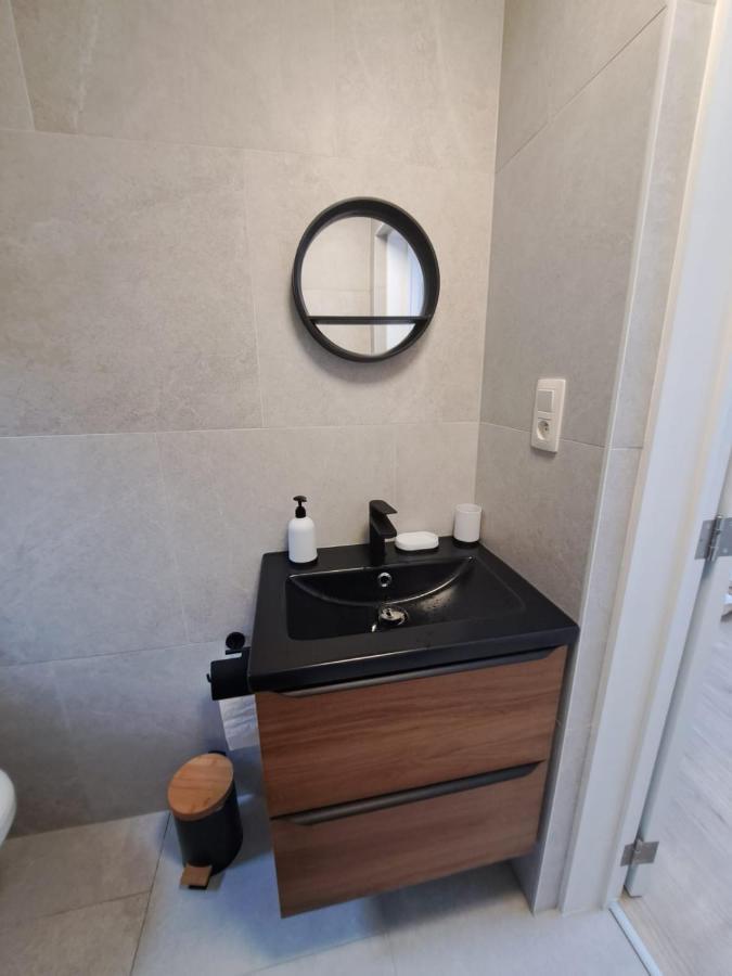 Modern Aan Zee En Station Appartement